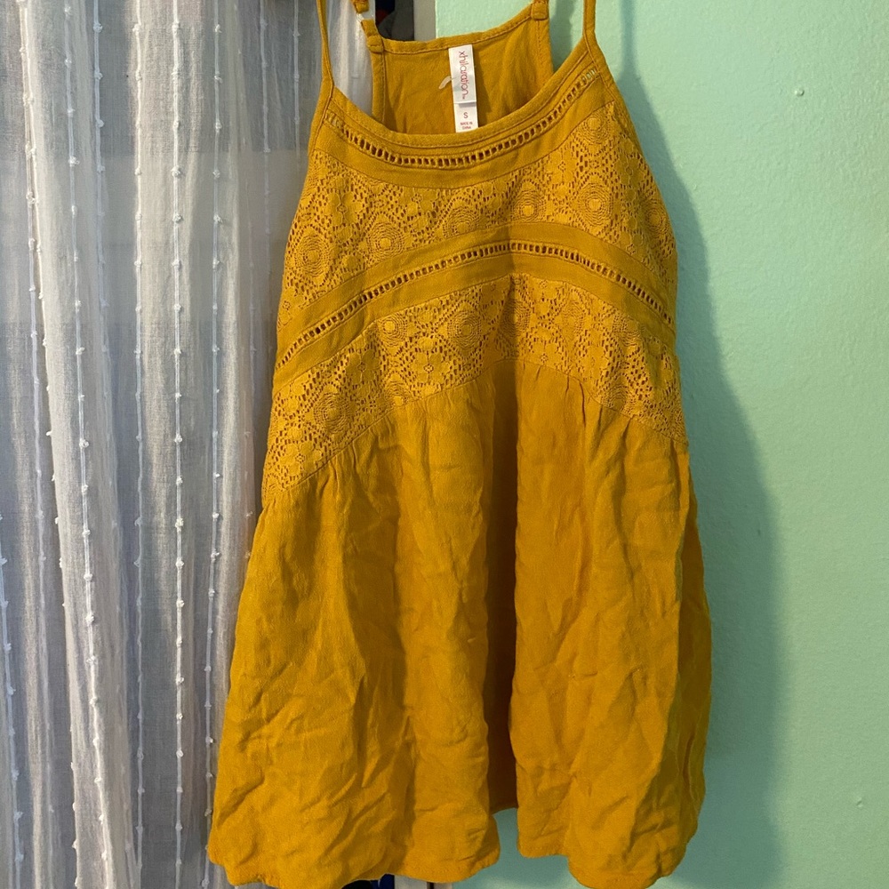 Yellow flowy shirt💛